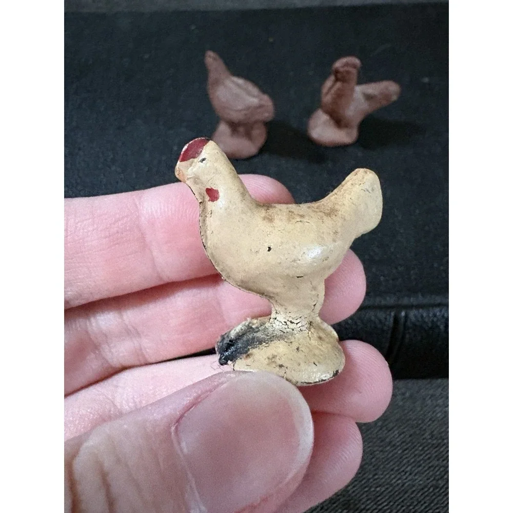 Vintage Rubber Chicken‎ Figurines Primitive Farm Folk Art Style Set 3 Miniatures